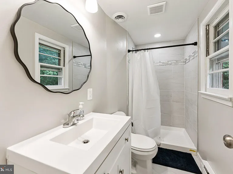 10307 Beaumont St — Photo 19