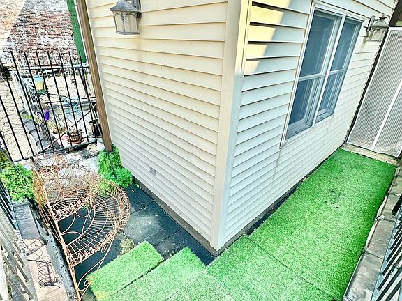 3rd image of 119 W 75th St APT 4R