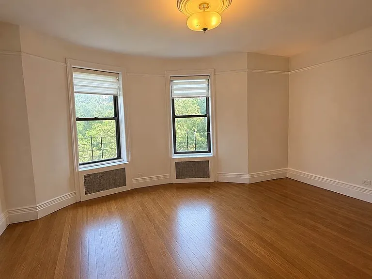 250 Riverside Dr #53 — Photo 4