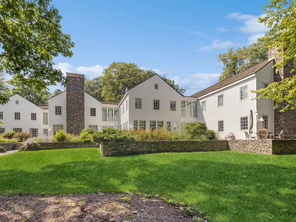 15360 Lakeshore Rd, Union Pier, MI 49116