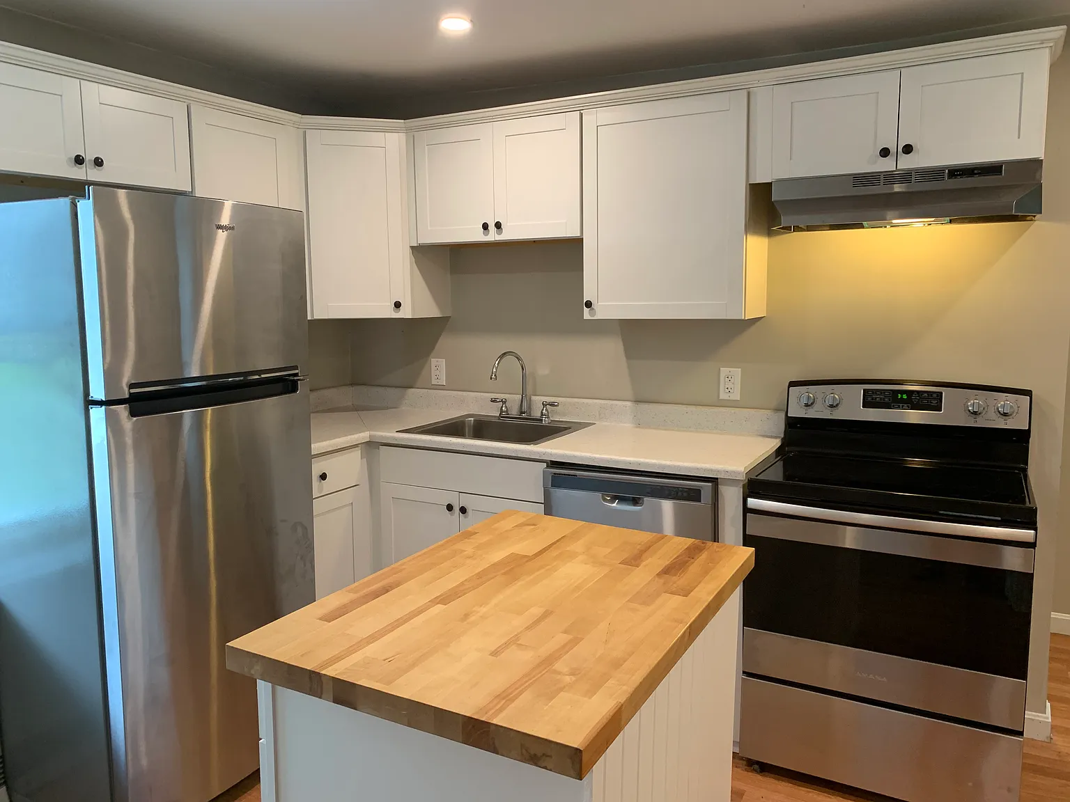 2 bed, 950 sqft, $2,550 — Photo 3