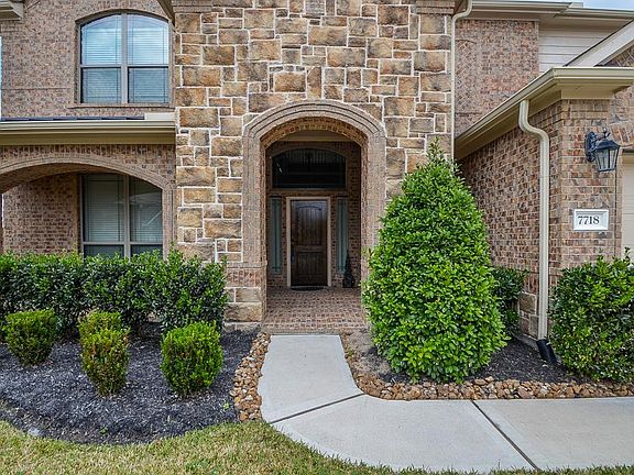 3rd image of 7718 Eastwood Lake Ln