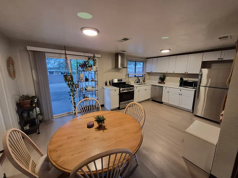 3325 Cardenas Dr NE — Photo 4