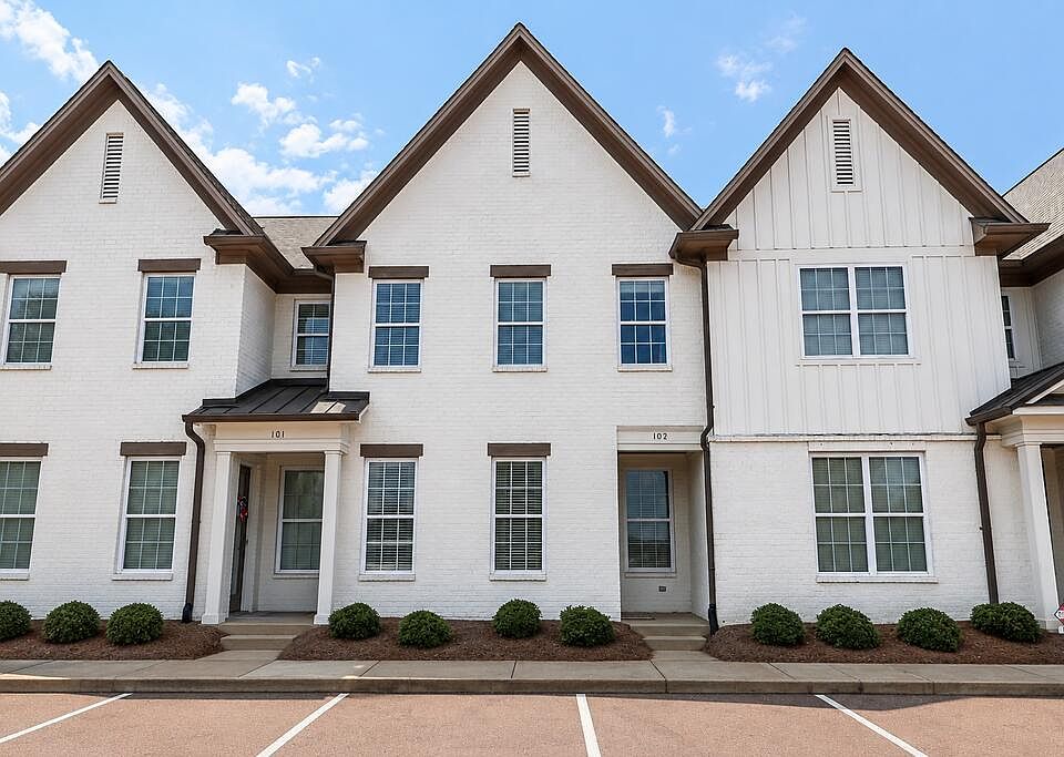 1st image of 102 Farm View Dr #102