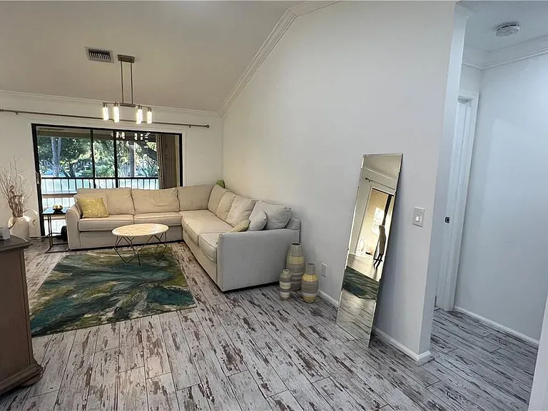 5580 Coach House Cir #F — Photo 4