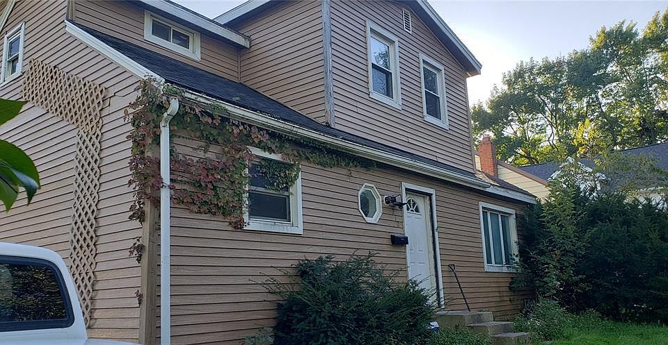 2nd image of 212 2nd St