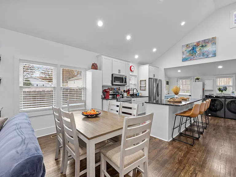 39 Cedar St — Photo 14