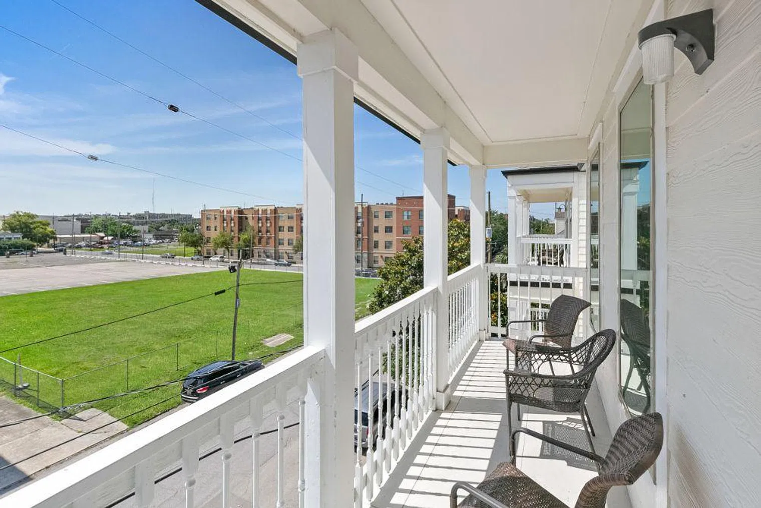 4 bed, 3.0 bath, 2292 sqft, $10,176 — Photo 2