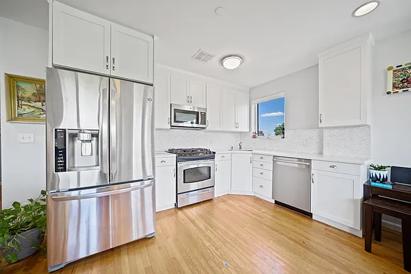 Sold by Bond New York | media 4