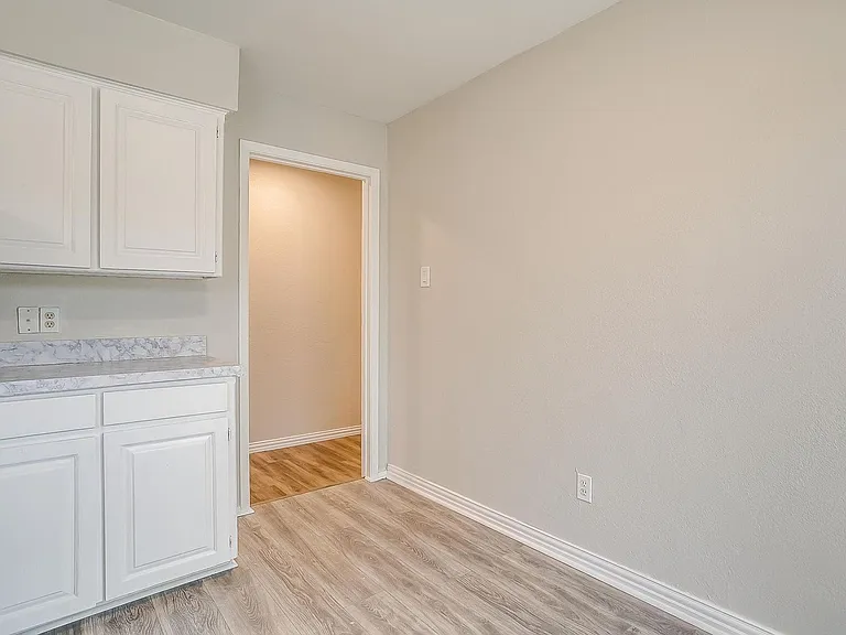 5947 Chimney Wood Cir — Photo 13
