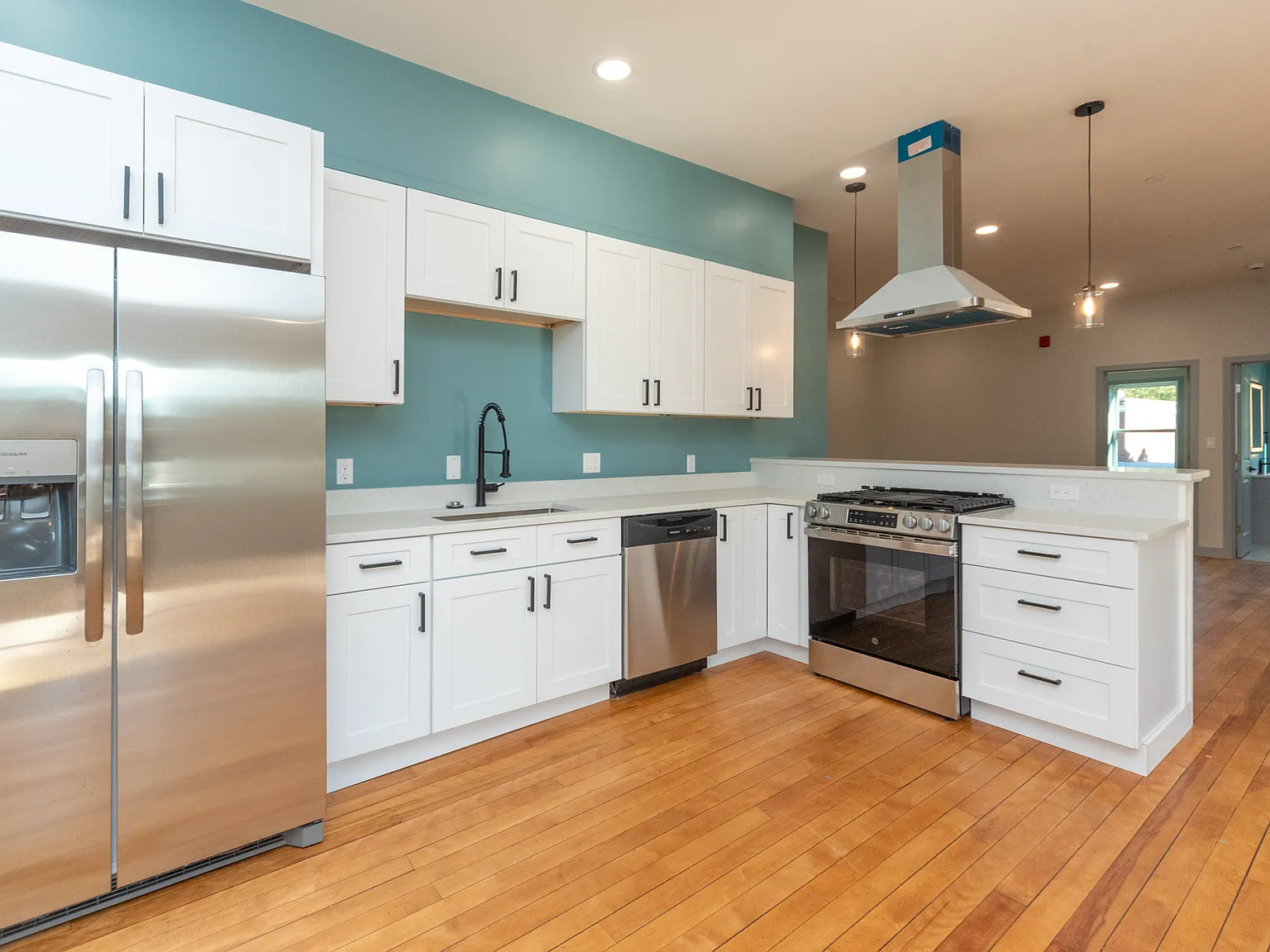 2 bed, 1355 sqft, $2,700 — Photo 1