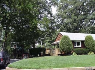 4 Keith Ct, Centerport, NY 11721