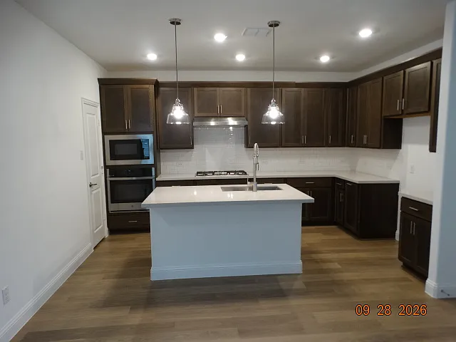 4 bed, 1882 sqft, $2,300 — Photo 4