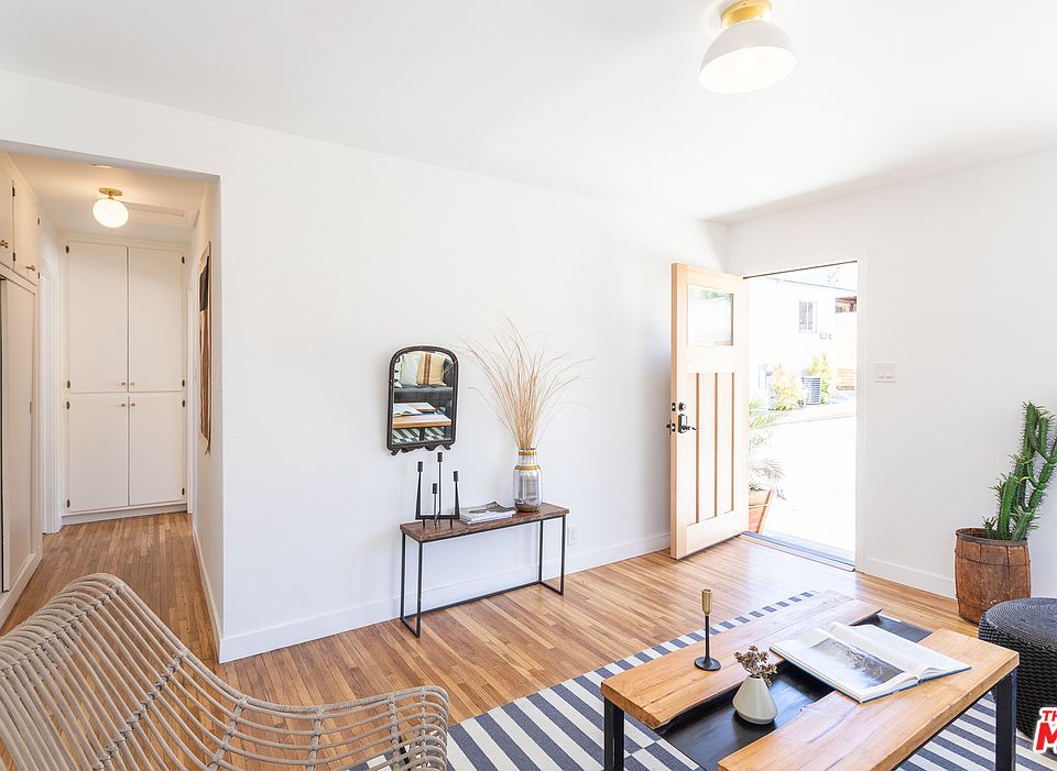 1st image of 2930 Elm St #1/2