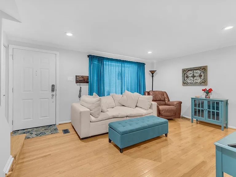 7113 Latour Ct — Photo 4