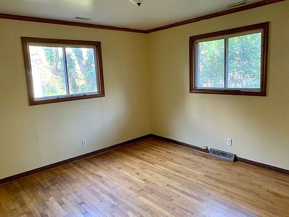 3rd image of 126 Gloria Ave