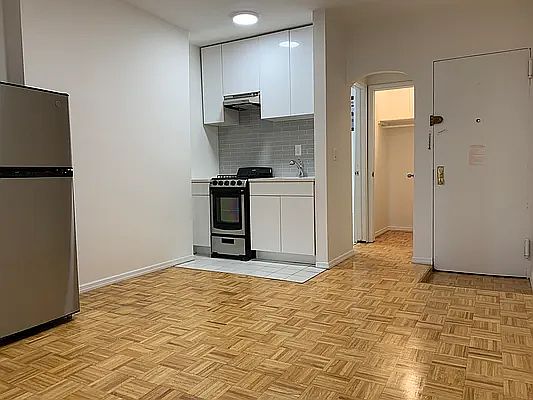 4th image of 25 Jones St APT 5D