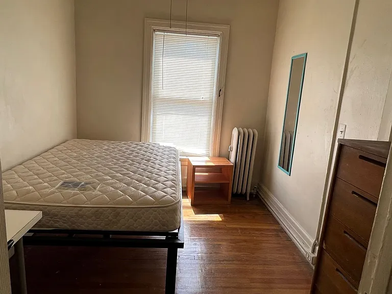 1032 Vaughn St — Photo 6