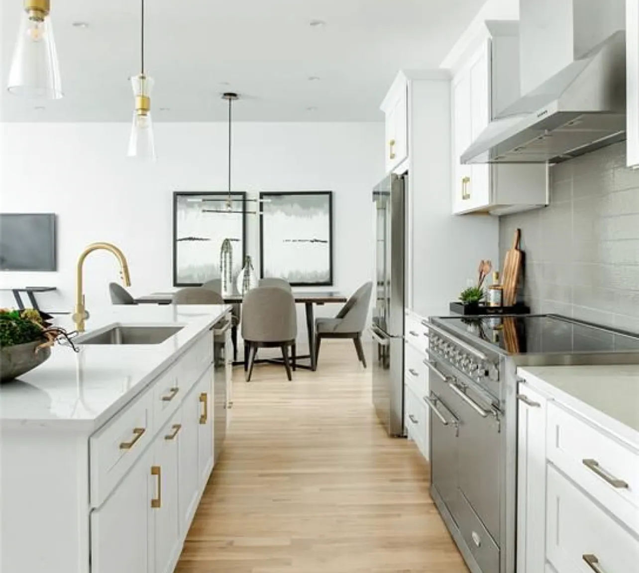 3 bed, 3.5 bath, 2500 sqft, $4,700 — Photo 3