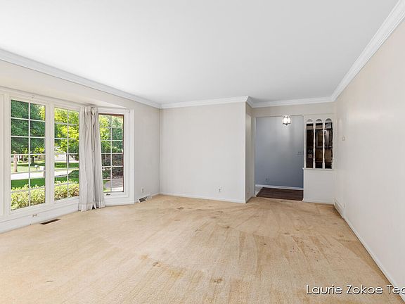 4th image of 1066 Carpenter Ave NW