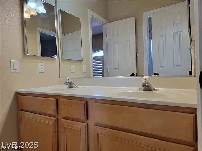 2598 Mizzoni Cir — Photo 24