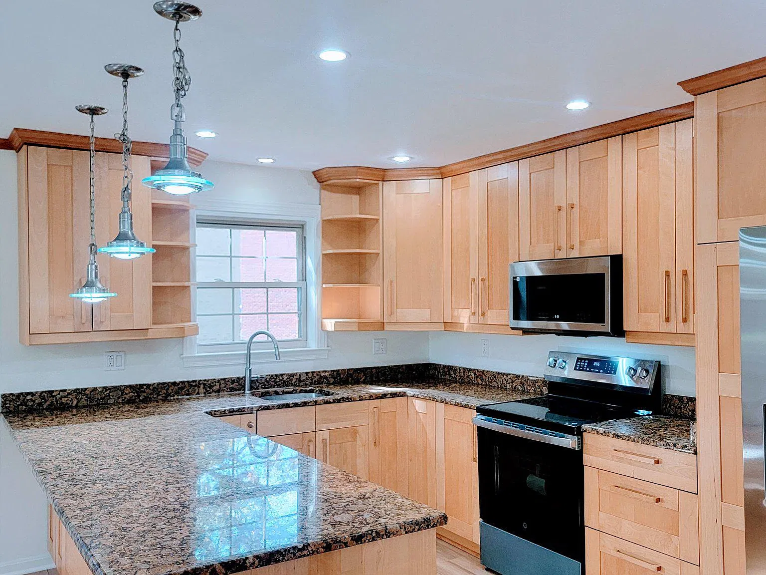 4 bed, 3.5 bath, 2120 sqft, $3,500 — Photo 4