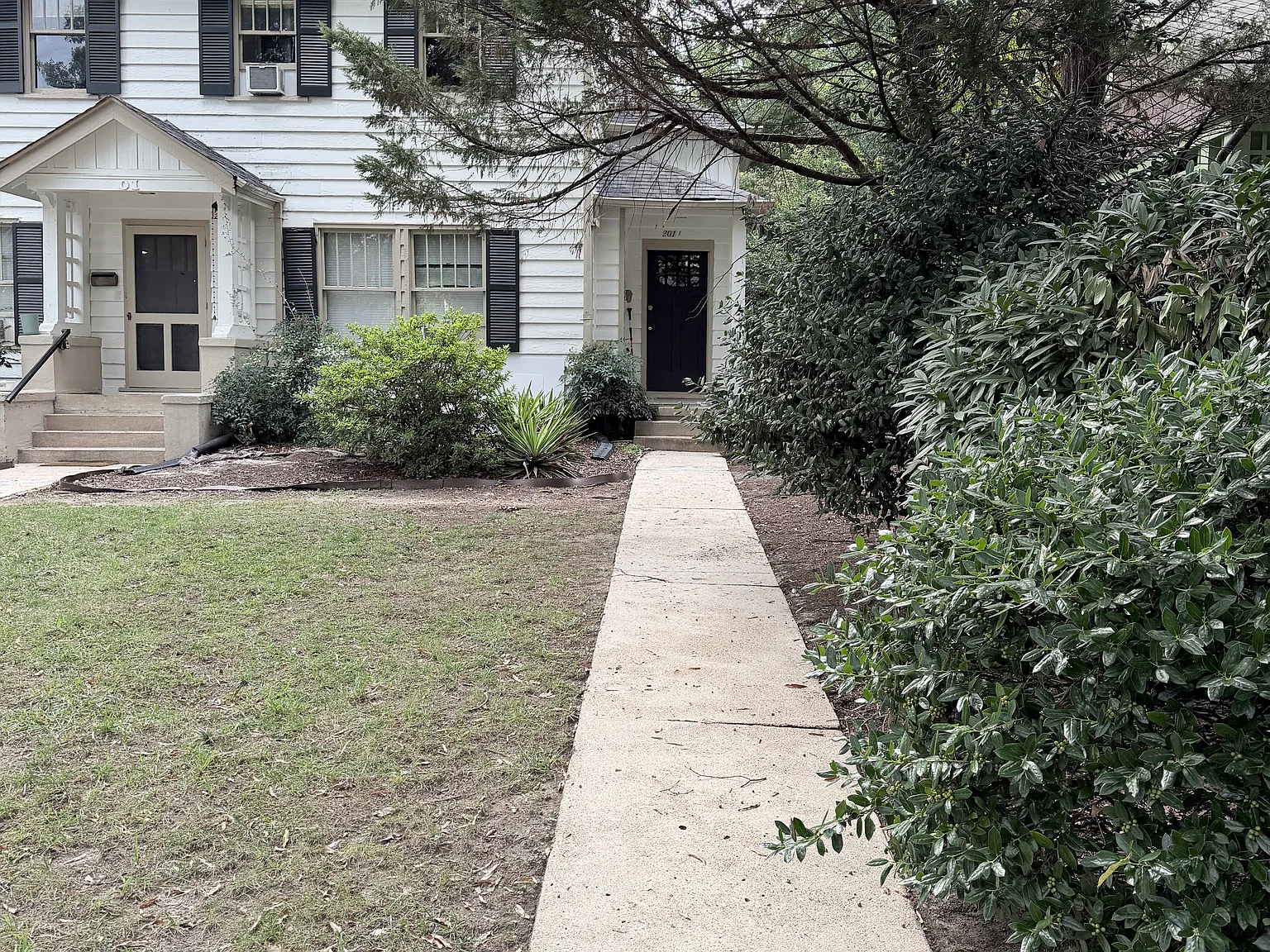 3 bed, 1.5 bath, 1300 sqft, $2,500 — Photo 1