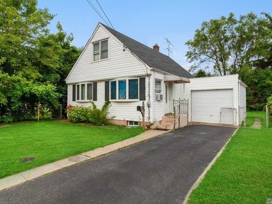 16 Burns Ave Hicksville Ny 11801 Zillow