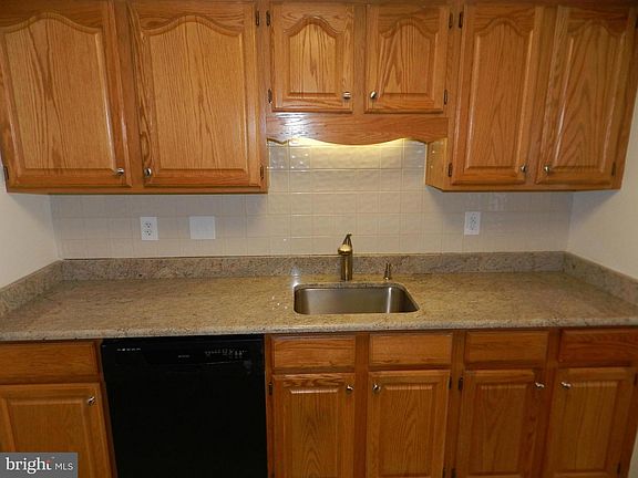 5th image of 1009 Moorefield Hill Pl SW