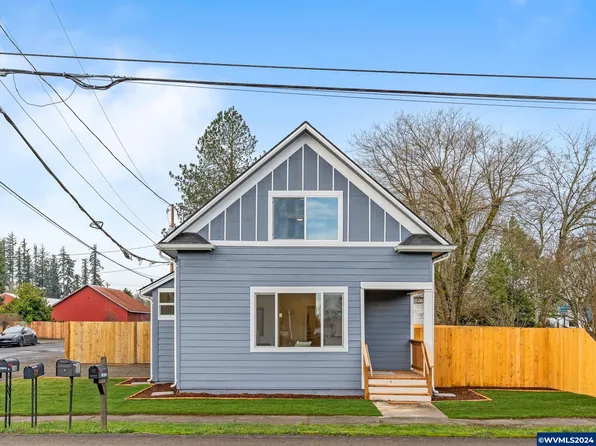212 S Trade St, Amity, OR 97101