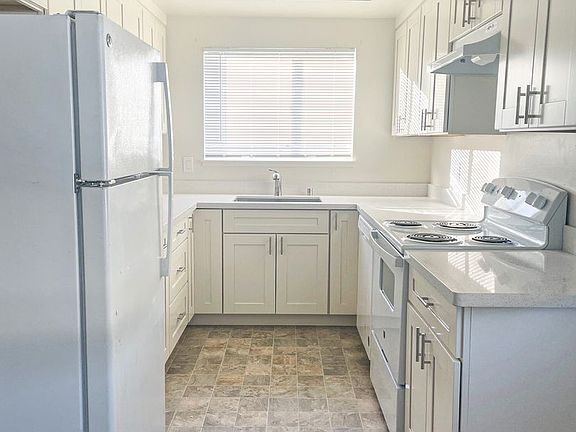 2nd image of 1385 Lexington Dr APT 4