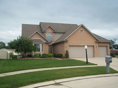 28989 Ew Hedke Ct, Gibraltar, MI, 48173