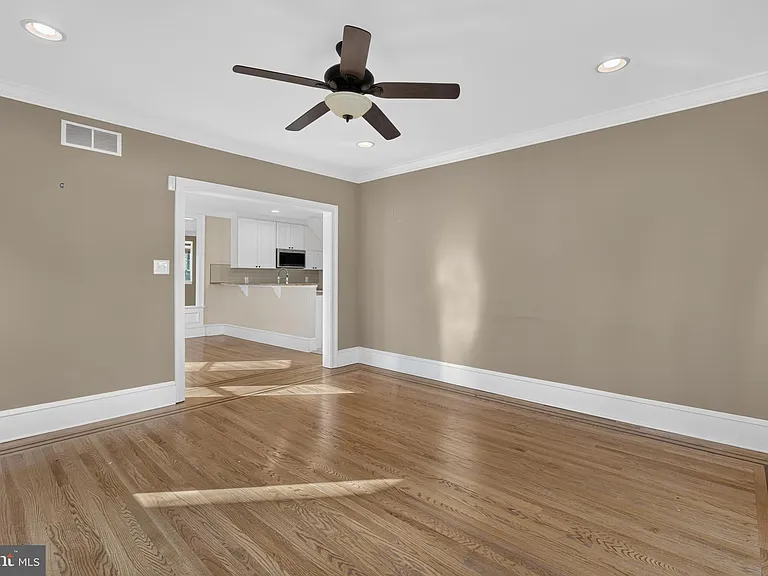 21 E Redman Ave — Photo 34