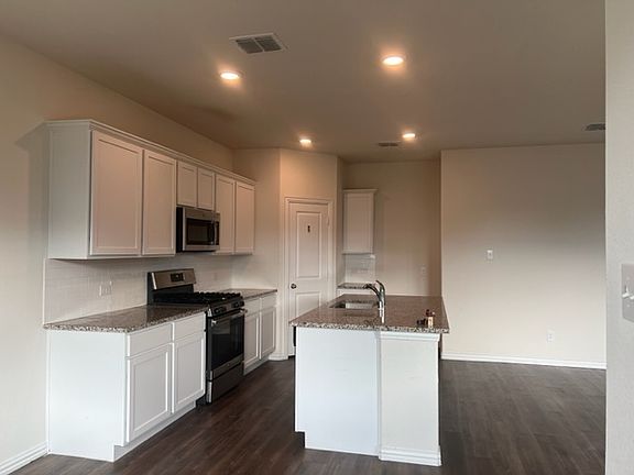3rd image of 1309 Chapel Hill Dr