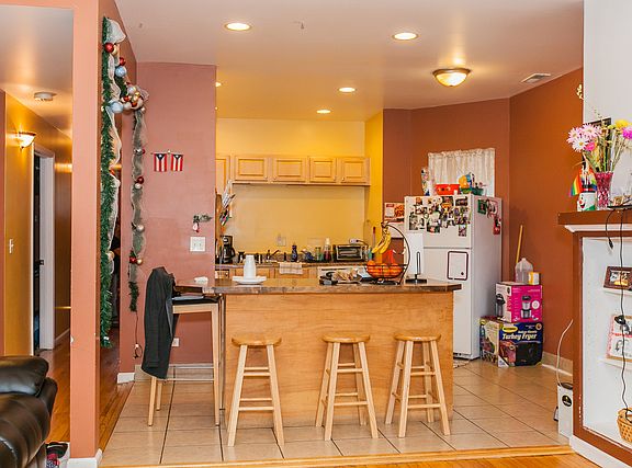3rd image of 6428 N Hoyne Ave