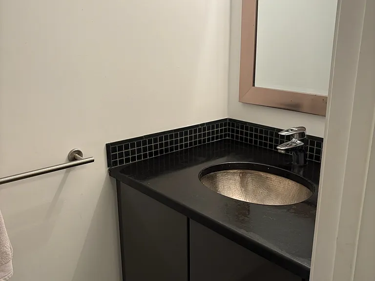 Basement 1/2 bathroom