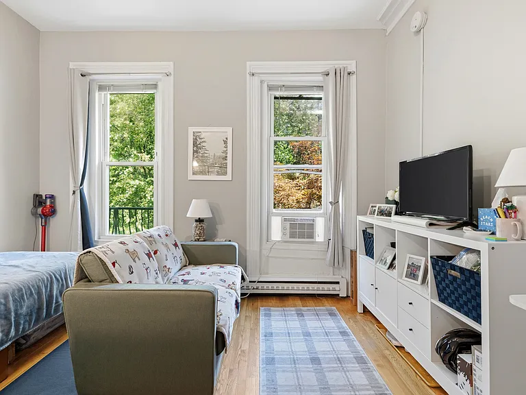 3 Saint Charles St #4 — Photo 2