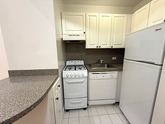 4th image of 330 E 77th St #1S