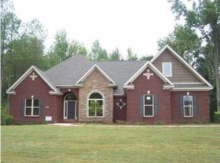 49 Mossy Creek Dr, Elmore, AL 36025