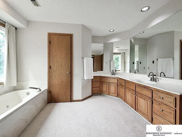 13442 Sherwood Ave — Photo 37