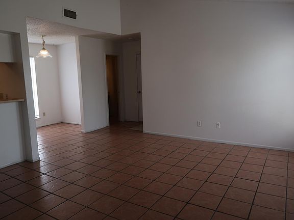 4th image of 2222 Capitan Dr APT D