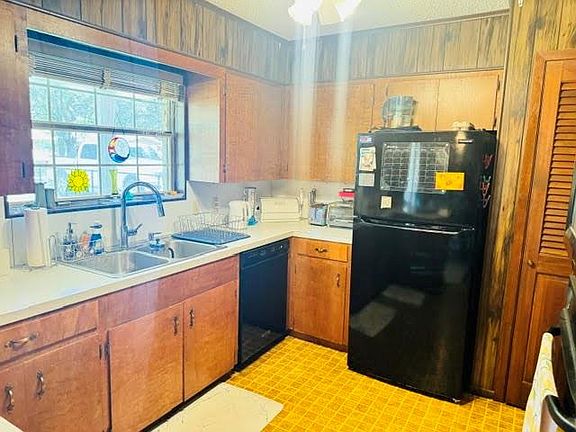 3rd image of 4802 Holly St