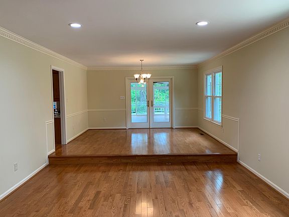 5th image of 1122 Trotting Horse Ln