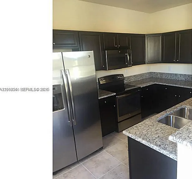 9431 SW 172nd Ave — Photo 3