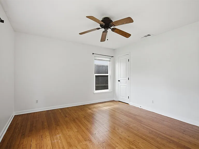 3884 Van Ness Ln — Photo 18