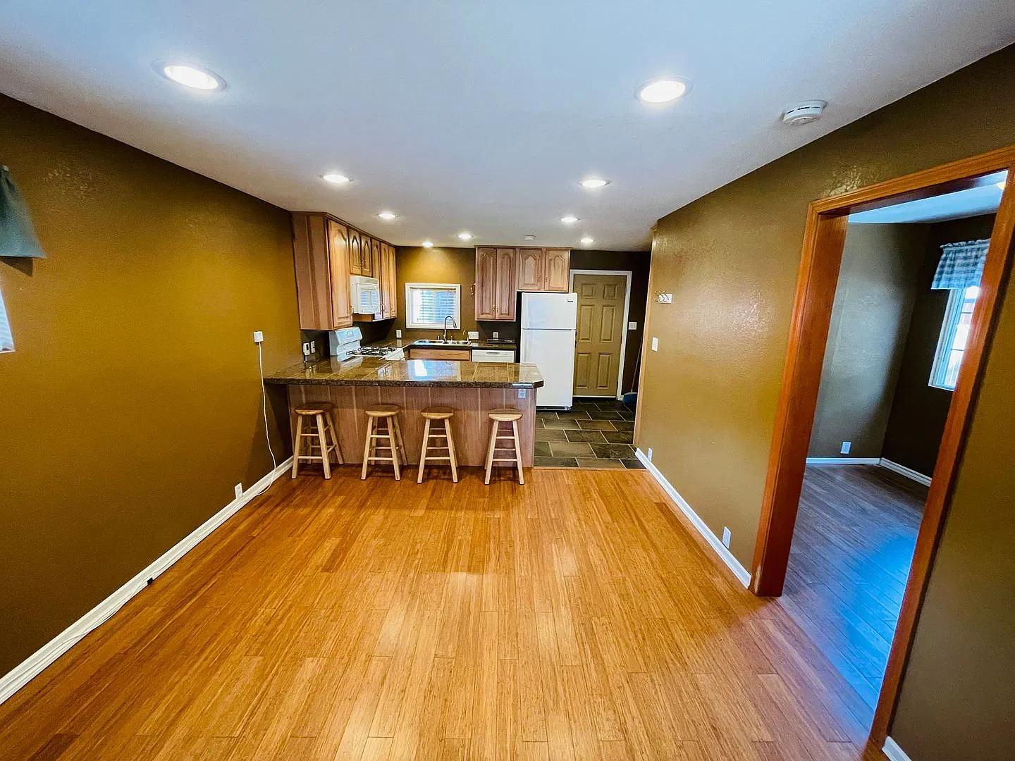 Pet friendly 1 bed 1 bath cabin — Photo 3