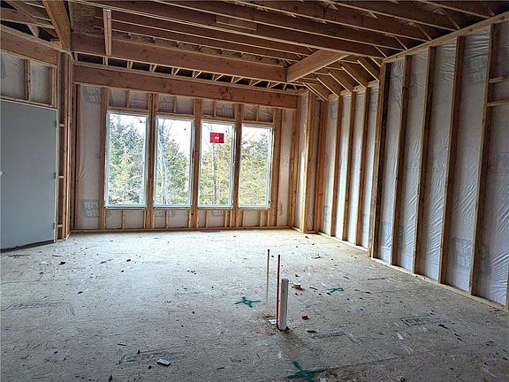 4th image of 17000 Hayes St