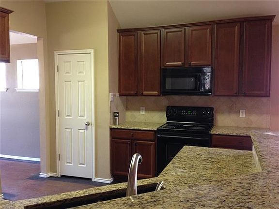 5th image of 724 Red Elm Ln