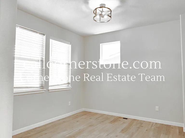 10120 Kentwood Dr — Photo 2