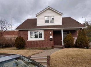 32 Trimble Ave, Clifton, NJ 07011